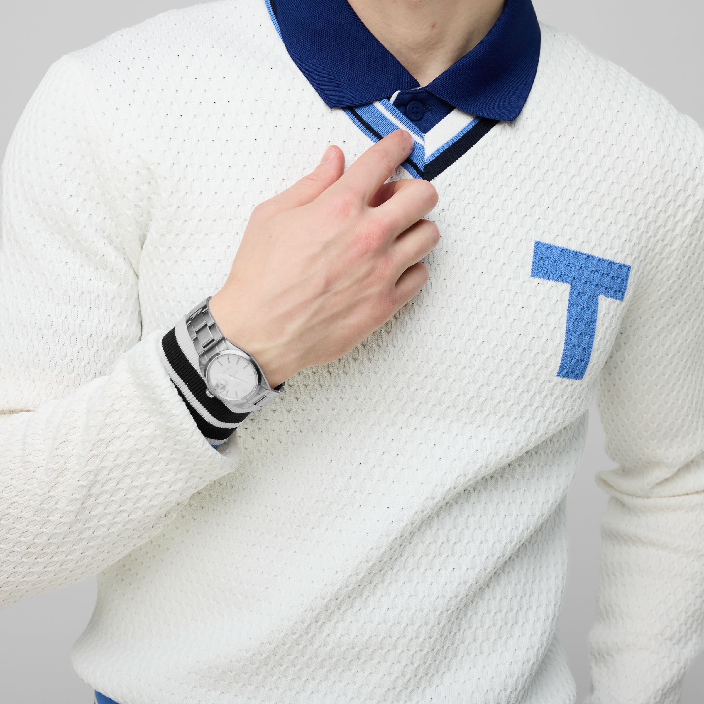 Sport V Neck Sweater - Image 4