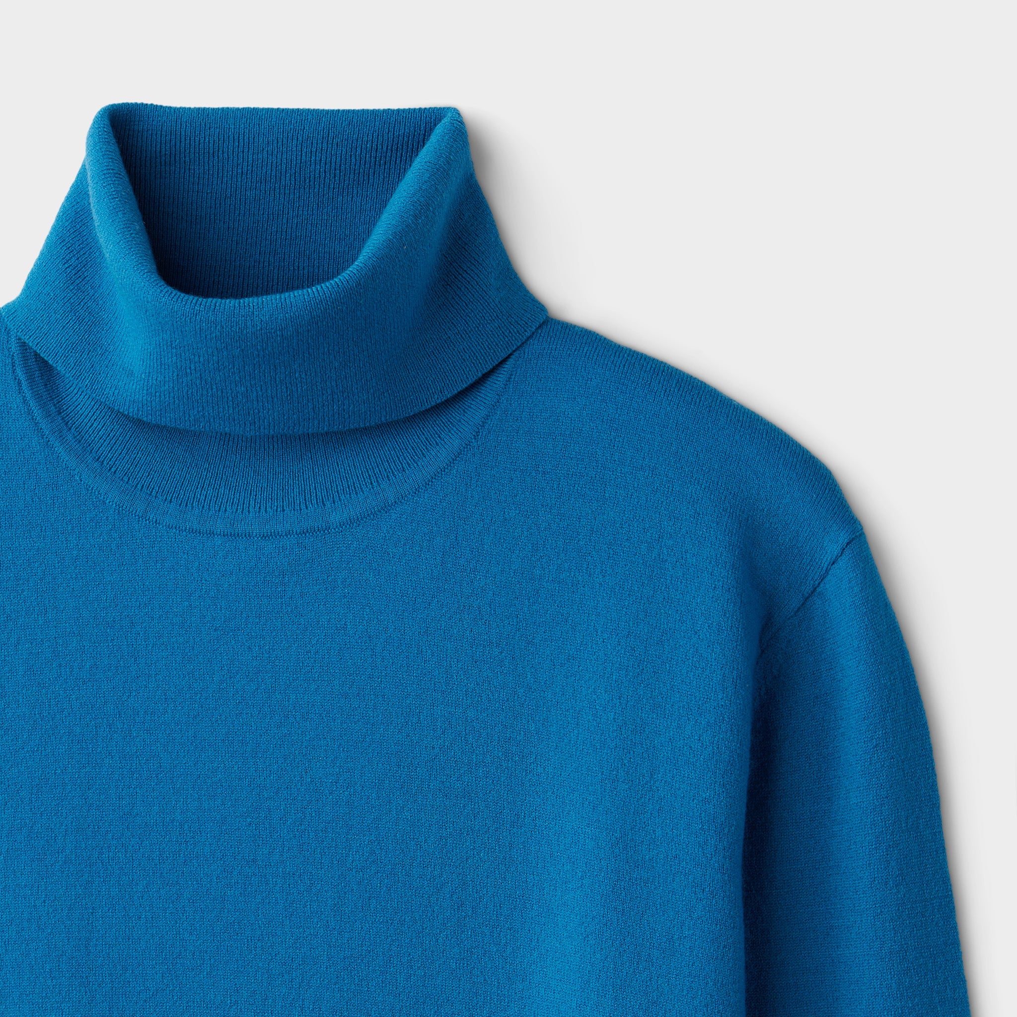 Stretch Merino Turtleneck - Image 23