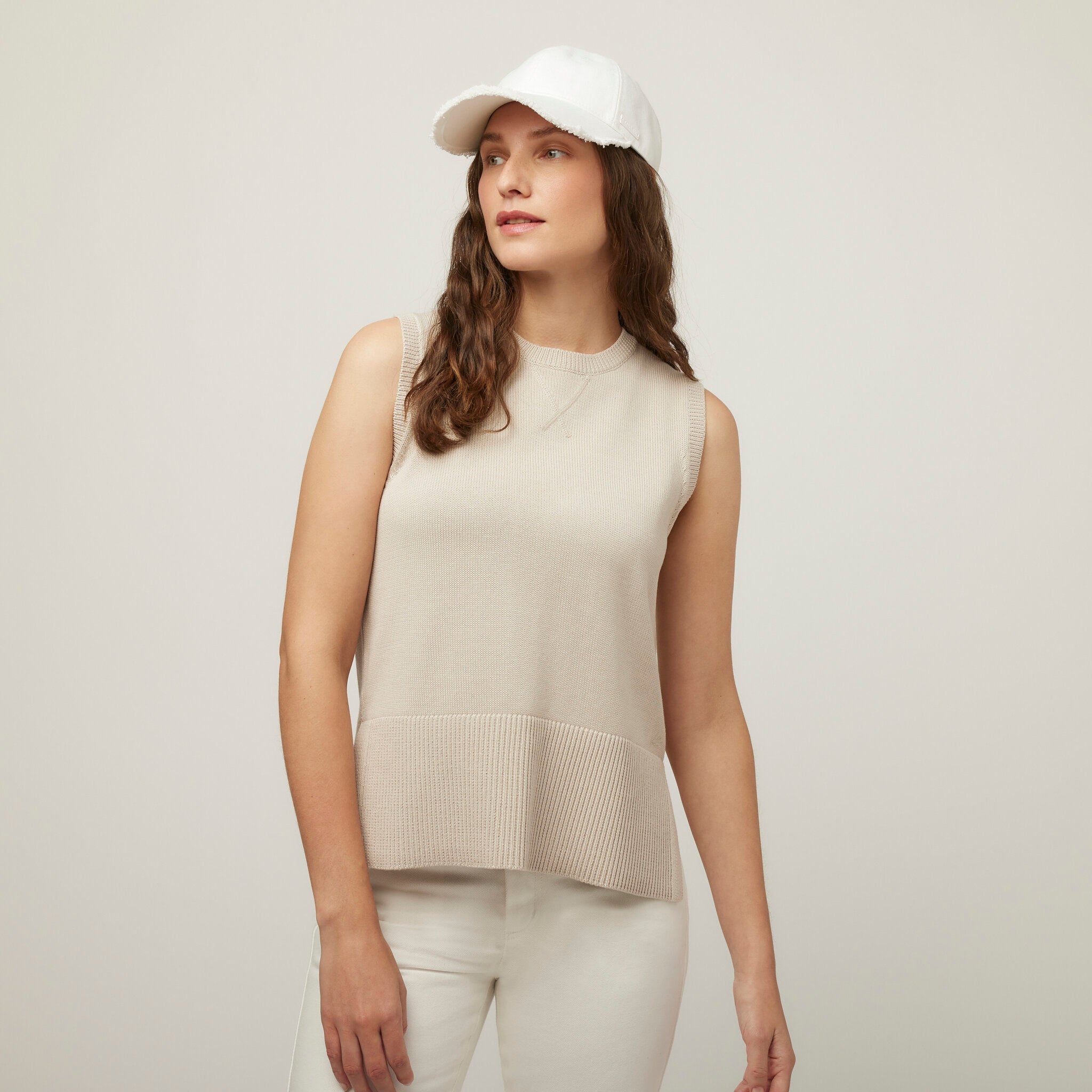 Sleeveless Sweater - Image 18