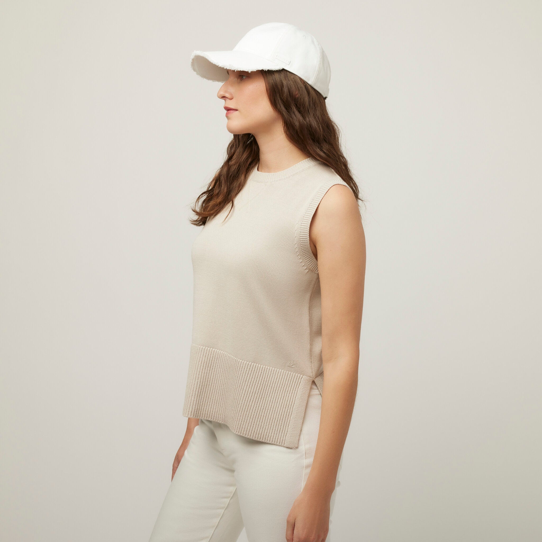 Sleeveless Sweater - Image 19