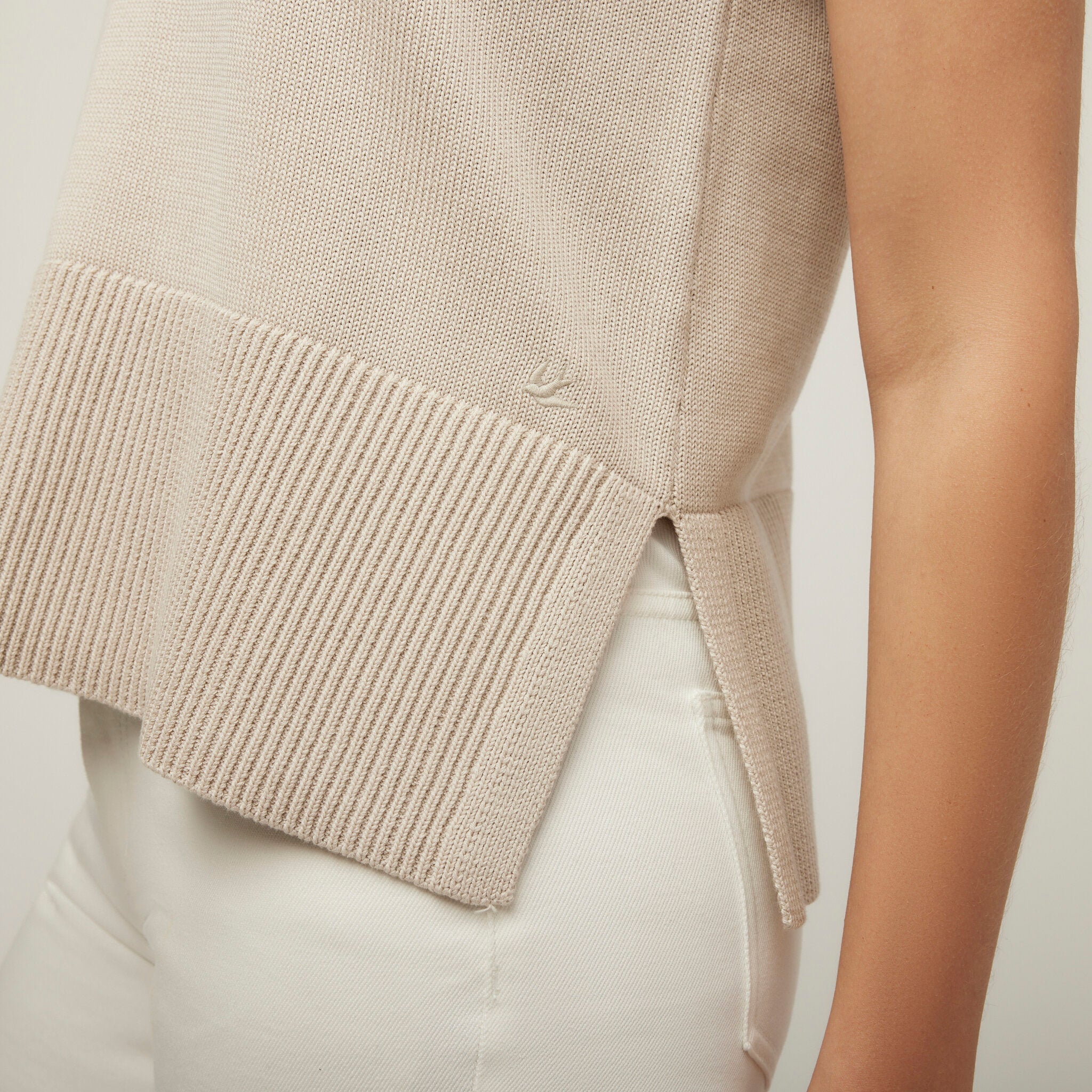 Sleeveless Sweater - Image 20